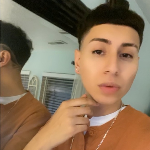 Meet your Posher, Alejandro - Picture 1 of 1